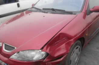 Pare choc arriere RENAULT MEGANE 1