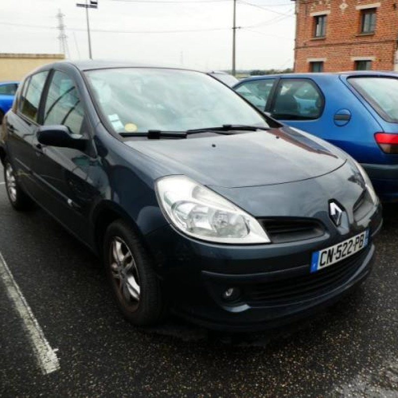 Pare choc avant RENAULT CLIO 3 Photo n°12