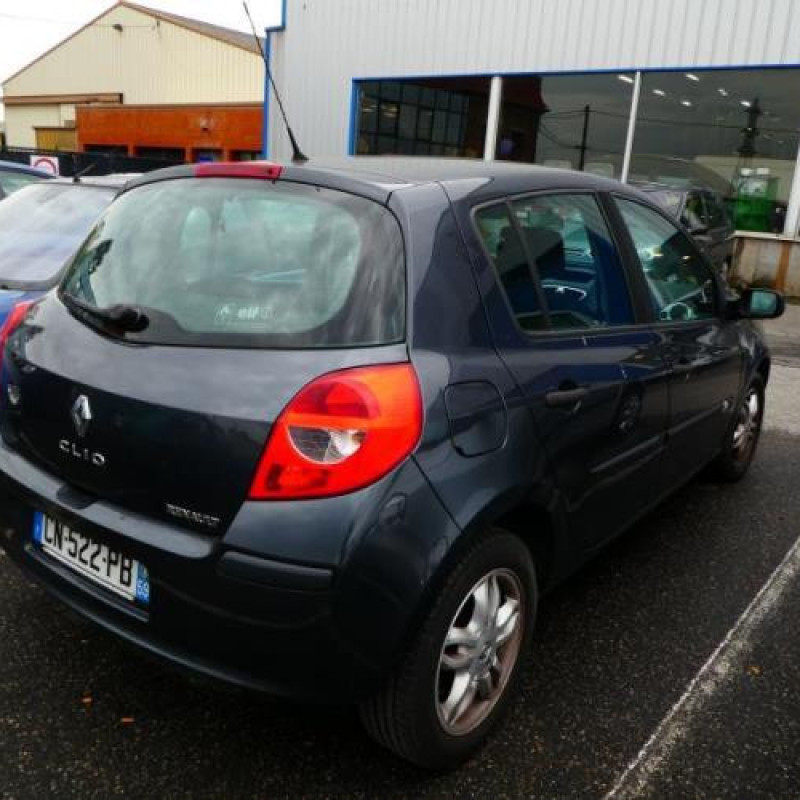Pare choc avant RENAULT CLIO 3 Photo n°14