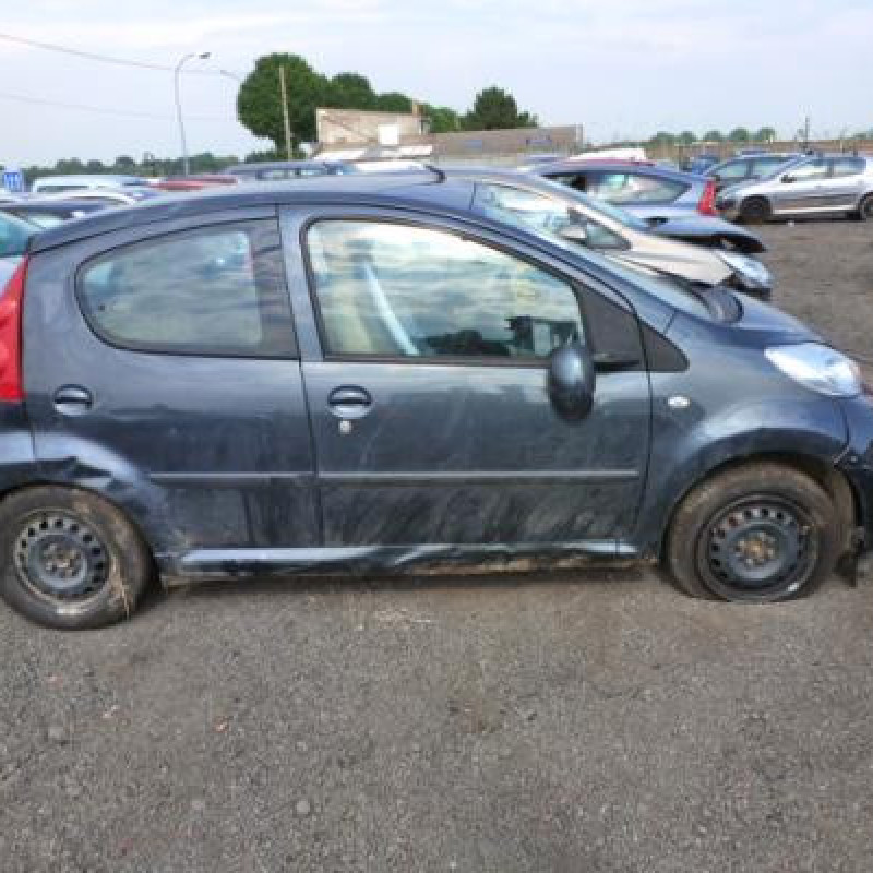 Lunette arriere PEUGEOT 107 Photo n°6