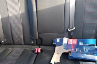 Attache ceinture avant gauche PEUGEOT 308 2 SW