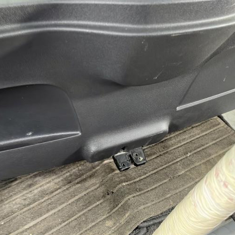 Malle/Hayon arriere RENAULT CLIO 3 Photo n°12