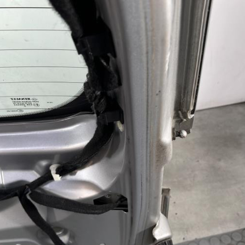 Malle/Hayon arriere RENAULT SCENIC 3 Photo n°8