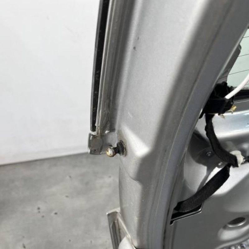 Malle/Hayon arriere RENAULT SCENIC 3 Photo n°9