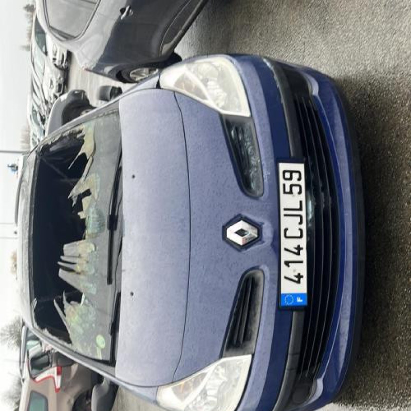 Pare choc arriere RENAULT CLIO 3 Photo n°12