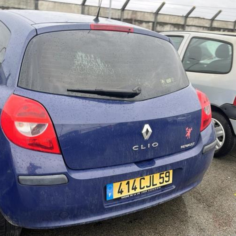 Pare choc arriere RENAULT CLIO 3 Photo n°20