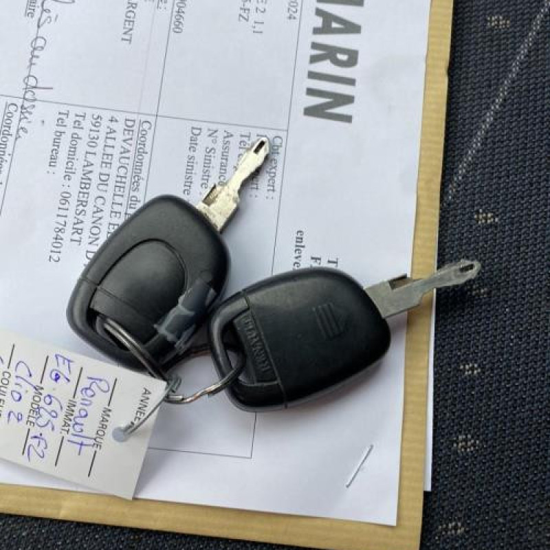 Pare choc avant RENAULT CLIO 2 Photo n°11