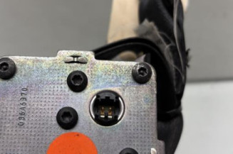 Pretensionneur de ceinture avant gauche TOYOTA YARIS 2