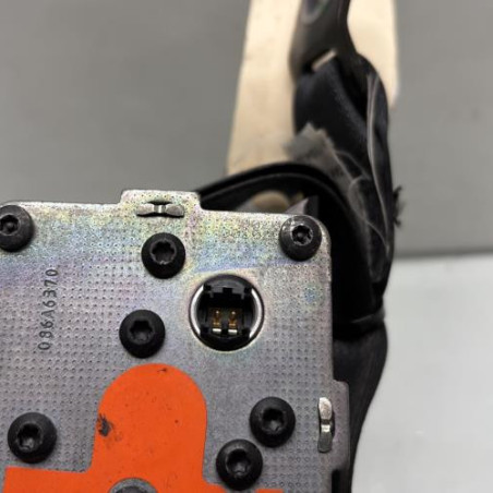 Pretensionneur de ceinture avant gauche TOYOTA YARIS 2