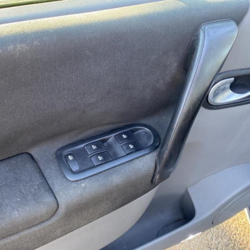Malle/Hayon arriere RENAULT GRAND SCENIC 2 Photo n°16