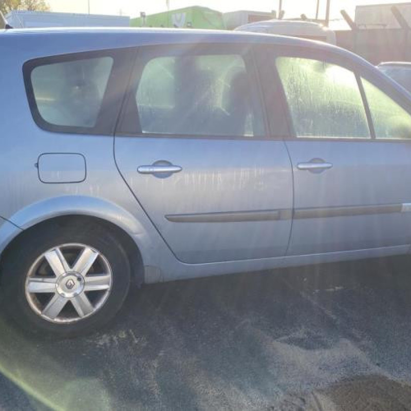 Malle/Hayon arriere RENAULT GRAND SCENIC 2 Photo n°17