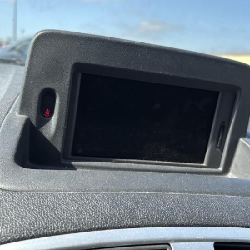 Vitre arriere gauche RENAULT CLIO 3 Photo n°19