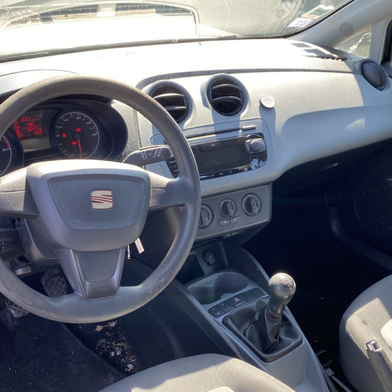 SEAT IBIZA 4 PHASE 1 1.4i - 16V Photo n°15