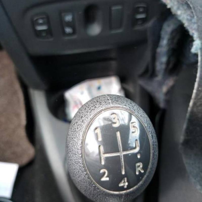 Pare boue avant gauche DACIA SANDERO 2 Photo n°5