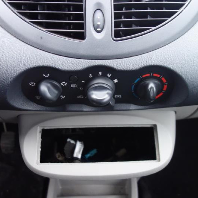 Capot RENAULT TWINGO 2 Photo n°8