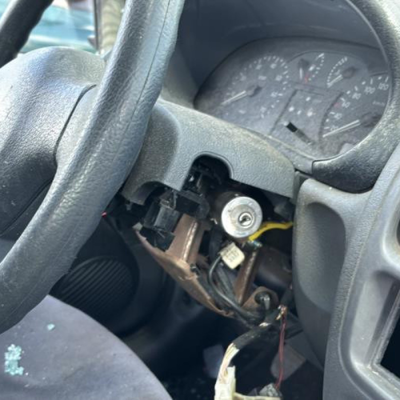 Porte avant droit RENAULT CLIO 2 Photo n°20