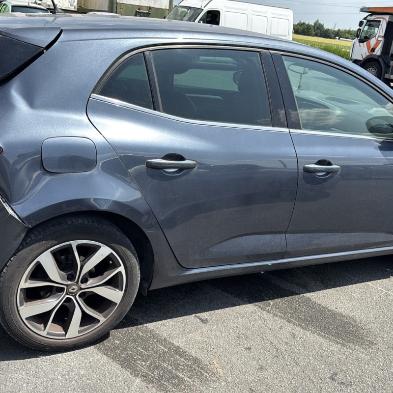 RENAULT MEGANE 4 PHASE 1 1.2i - 16V TURBO TCE 130 Photo n°18