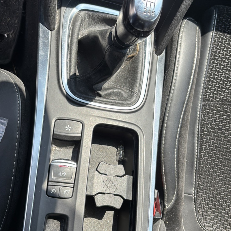 RENAULT MEGANE 4 PHASE 1 1.2i - 16V TURBO TCE 130 Photo n°27