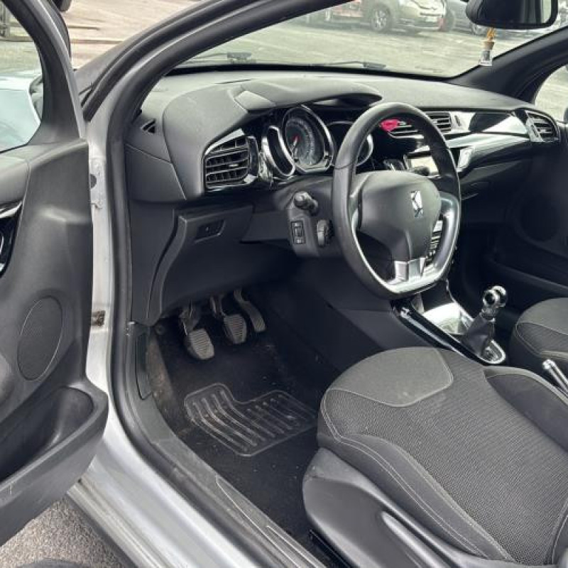 Pare boue avant droit CITROEN DS3 Photo n°13