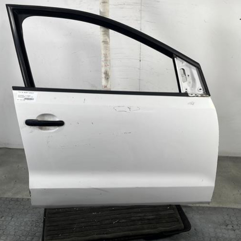 Porte avant droit VOLKSWAGEN POLO 5 Photo n°1