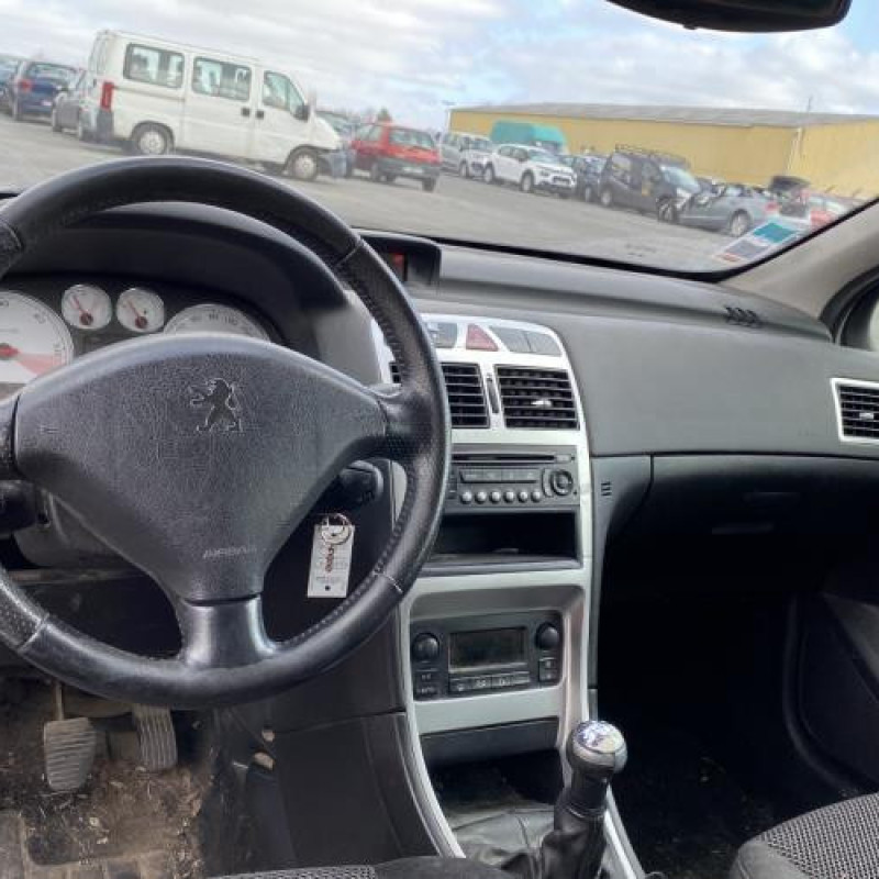 Pare boue avant droit PEUGEOT 307 Photo n°18