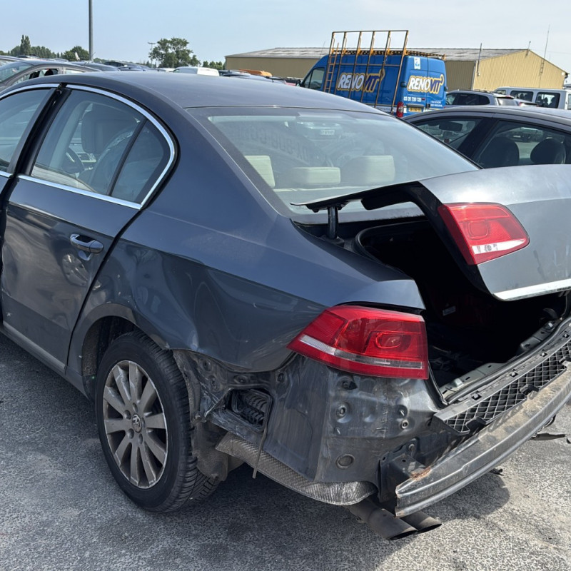 VOLKSWAGEN PASSAT 6 2.0 TDI - 16V TURBO Photo n°4