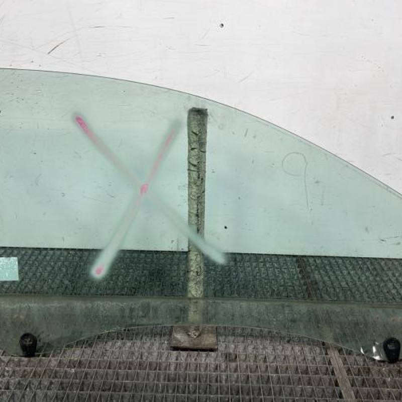 Vitre avant gauche RENAULT CLIO 3 Photo n°4