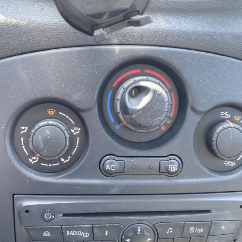 Vitre avant gauche RENAULT CLIO 3 Photo n°8