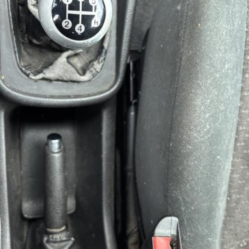 Vitre arriere gauche OPEL ZAFIRA A Photo n°8