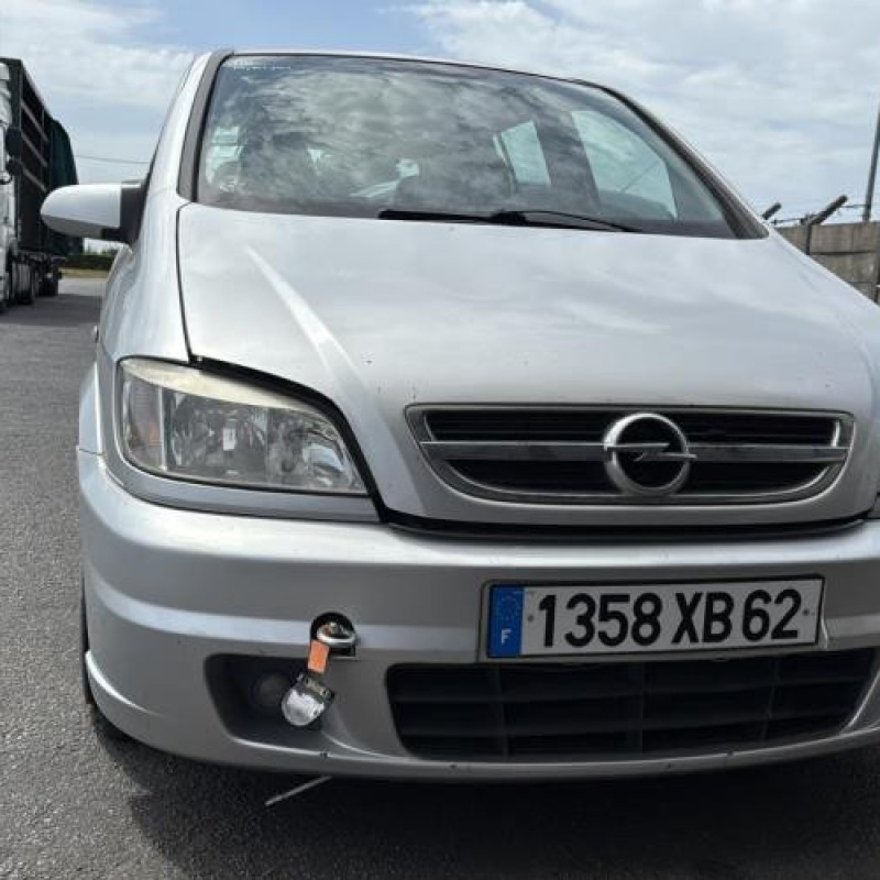 Vitre arriere gauche OPEL ZAFIRA A Photo n°9