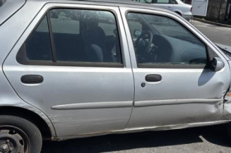 Vitre avant droit FORD FIESTA 4