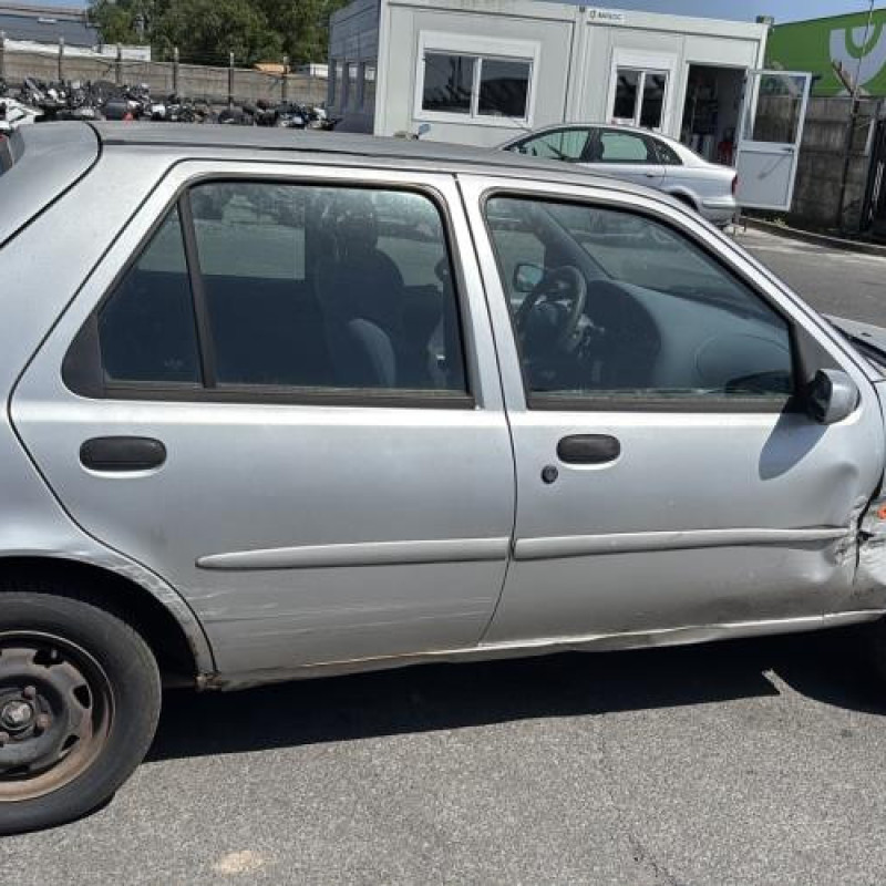 Vitre avant droit FORD FIESTA 4 Photo n°10