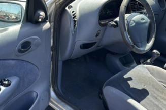 Vitre avant droit FORD FIESTA 4