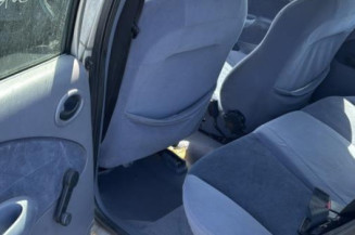 Vitre avant droit FORD FIESTA 4