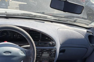 Vitre avant droit FORD FIESTA 4