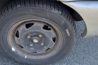 Vitre avant droit FORD FIESTA 4