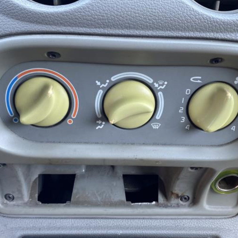 Vitre avant gauche RENAULT TWINGO 1 Photo n°19