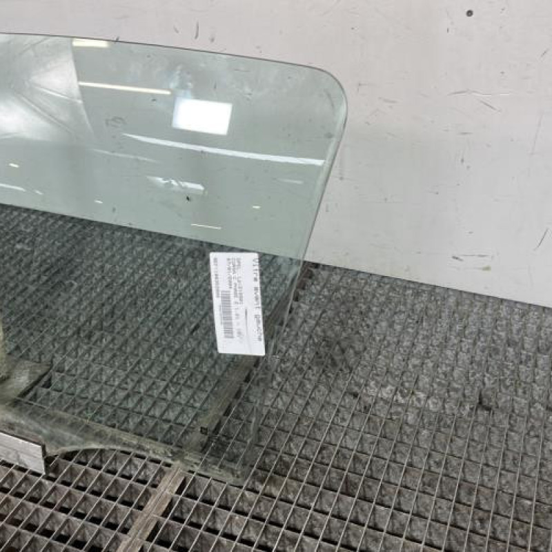 Vitre avant gauche OPEL CORSA C Photo n°3