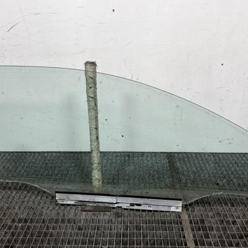Vitre avant gauche OPEL CORSA C Photo n°4