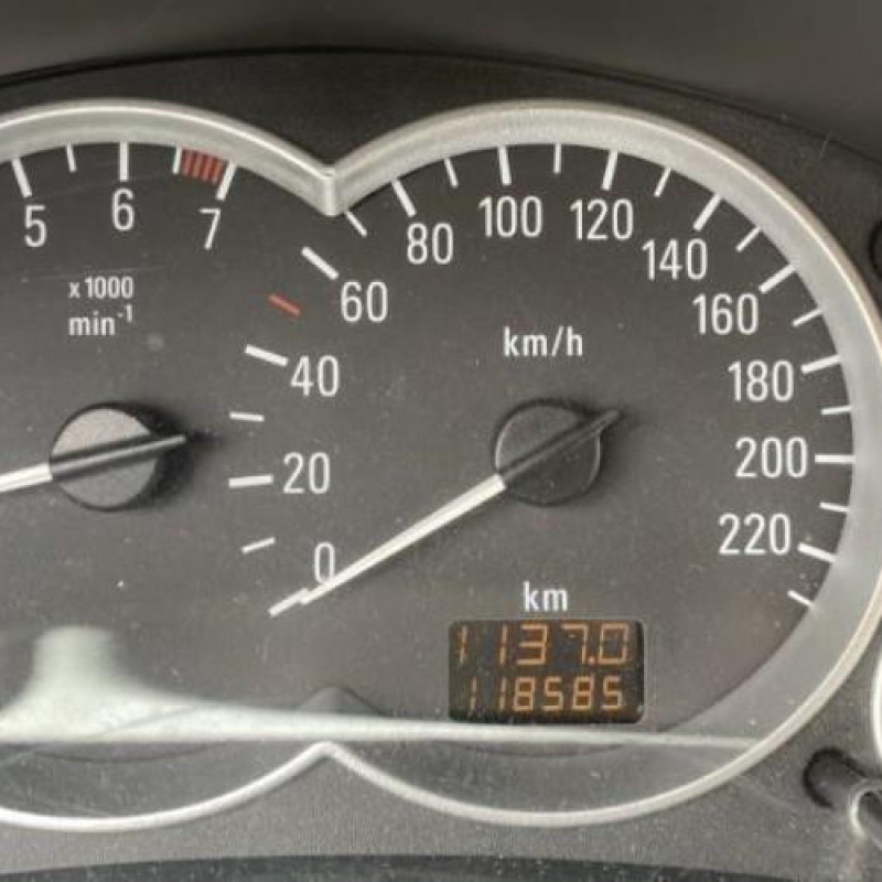 Vitre avant gauche OPEL CORSA C Photo n°8