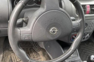 Vitre avant gauche OPEL CORSA C