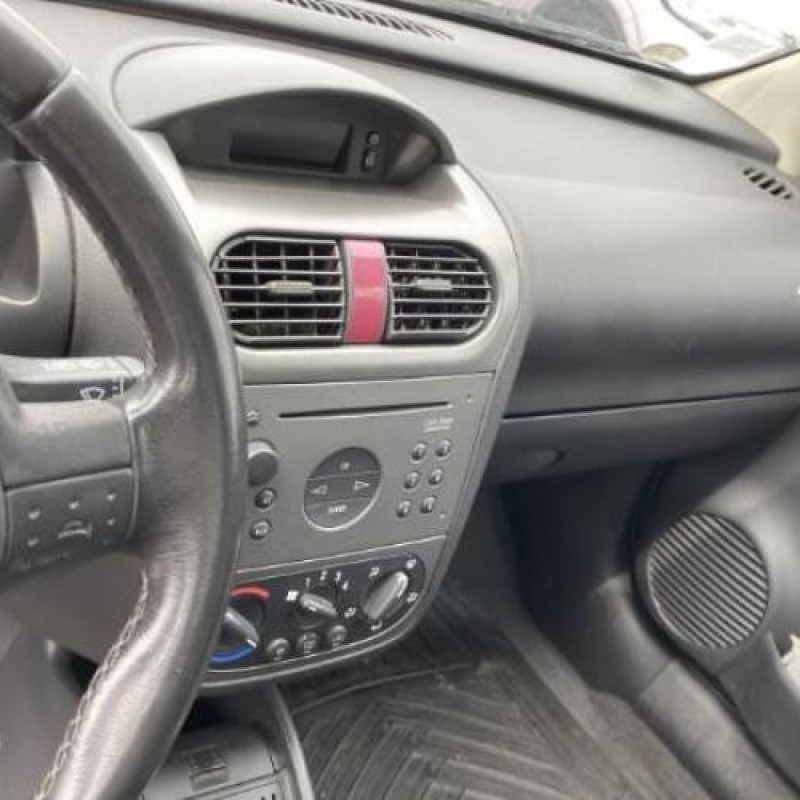 Vitre avant gauche OPEL CORSA C Photo n°18