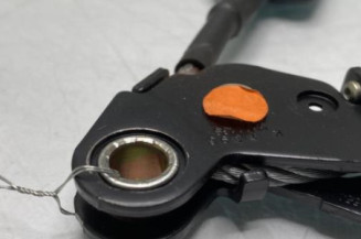 Pretensionneur de ceinture avant gauche PEUGEOT 106