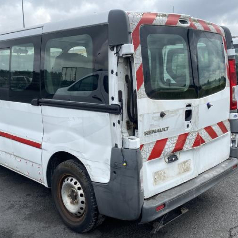 Pare boue avant droit RENAULT TRAFIC 2 Photo n°8
