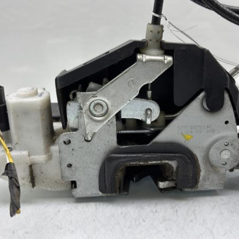 Serrure avant droit VOLKSWAGEN FOX Photo n°4