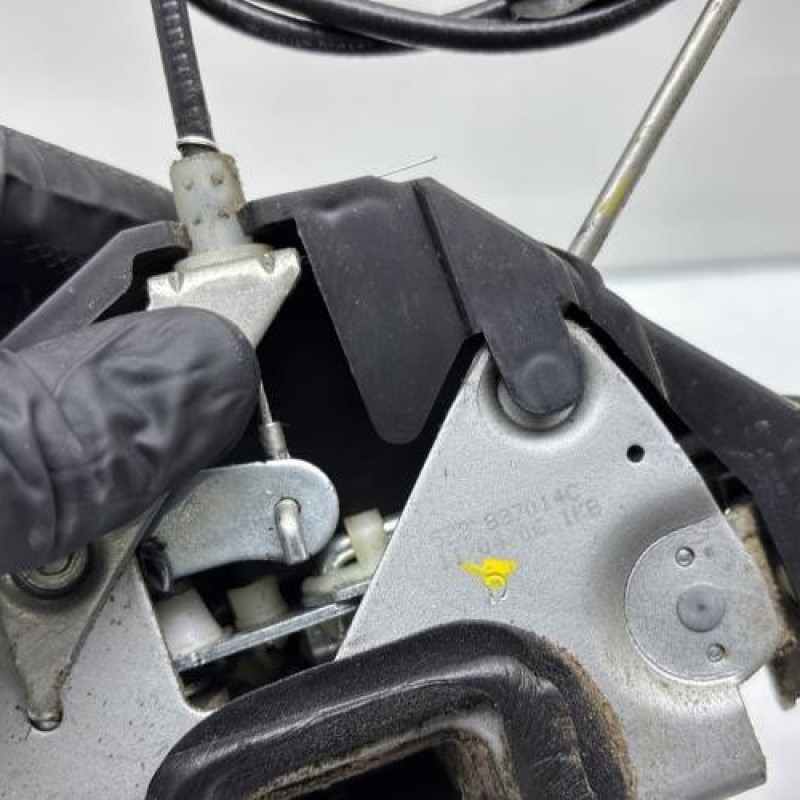 Serrure avant droit VOLKSWAGEN FOX Photo n°5