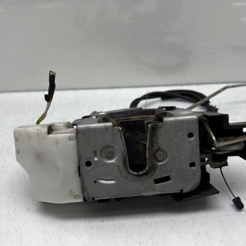 Serrure avant droit VOLKSWAGEN FOX Photo n°6