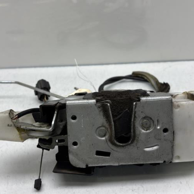 Serrure avant gauche VOLKSWAGEN FOX Photo n°8