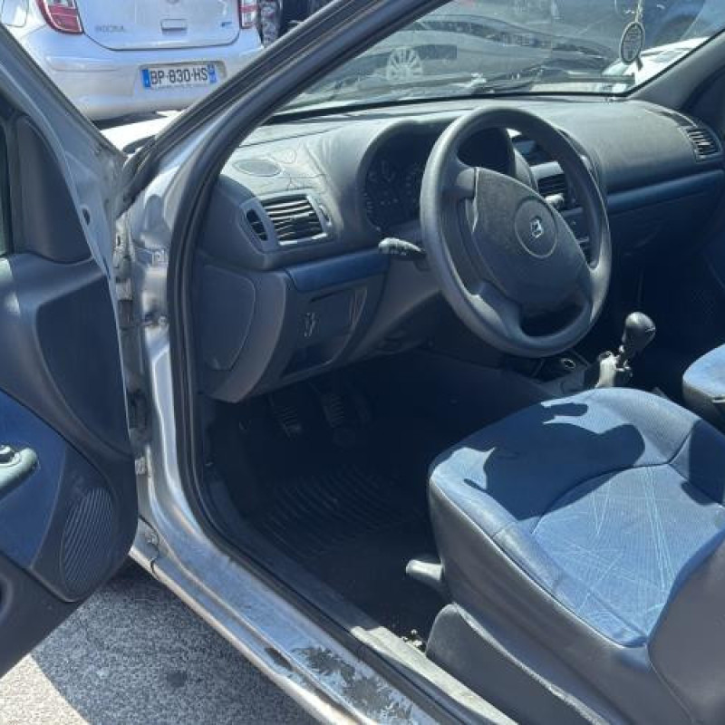 Custode arriere droit RENAULT CLIO 2 Photo n°13