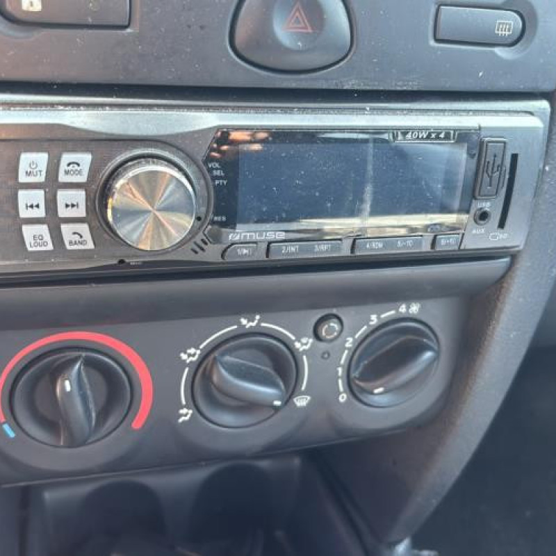 Custode arriere droit RENAULT CLIO 2 Photo n°18